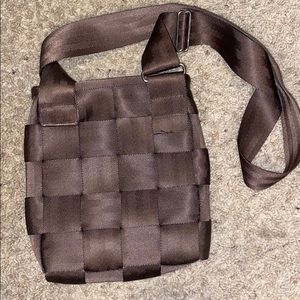 Harveys Seatbelt Messenger Crossbody Bag